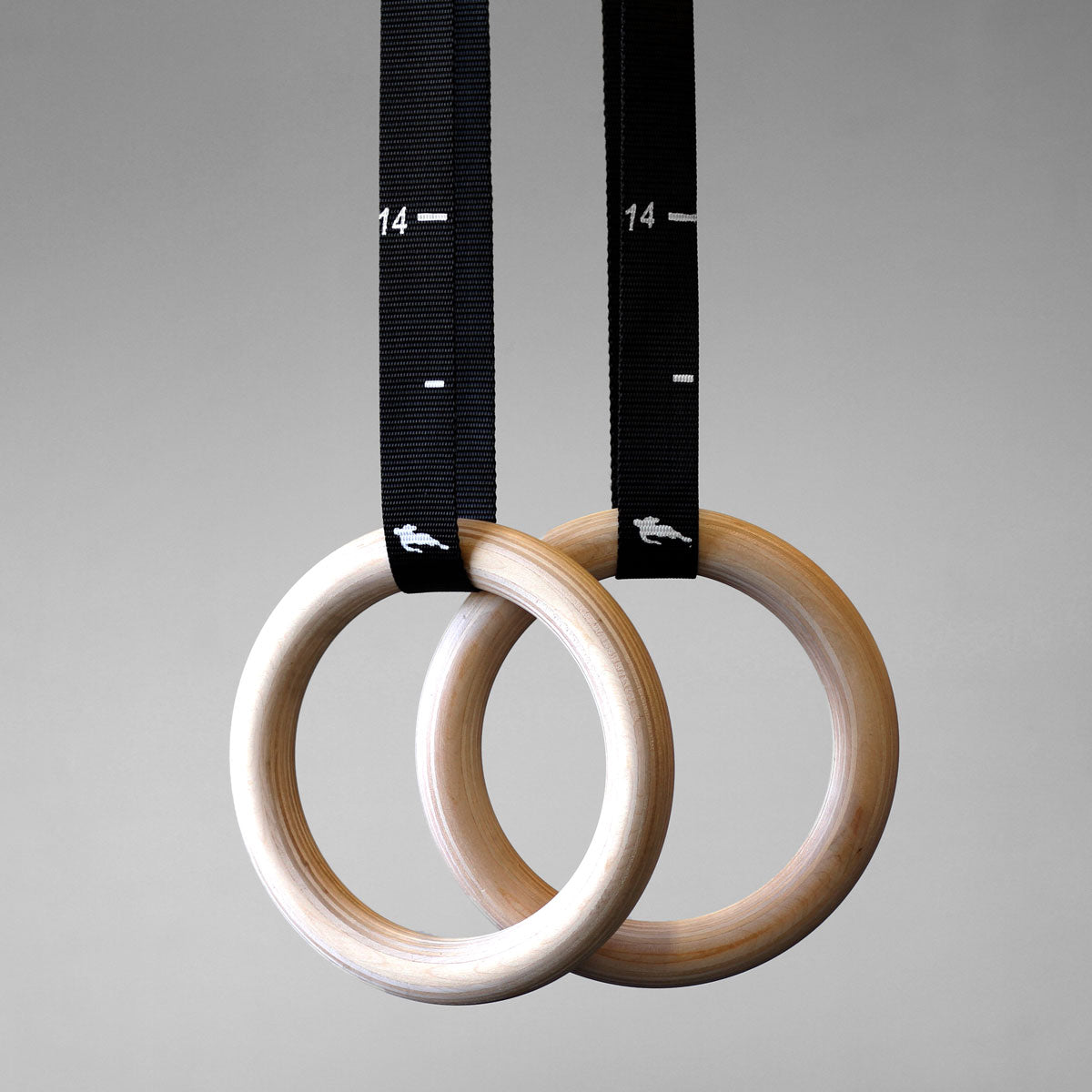 wood gymnastics rings with adjustable straps